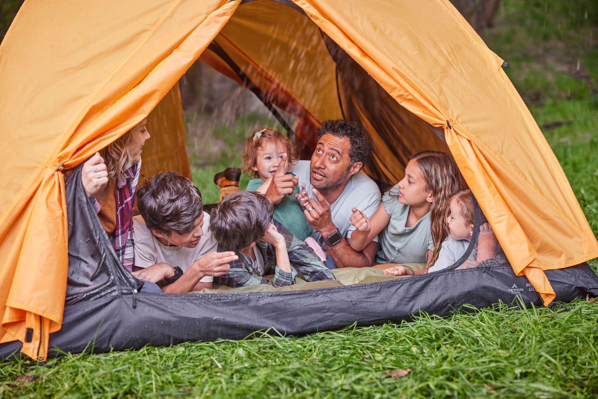 Niños disfrutando de un día de campamento en casa de campaña Teton Mexico