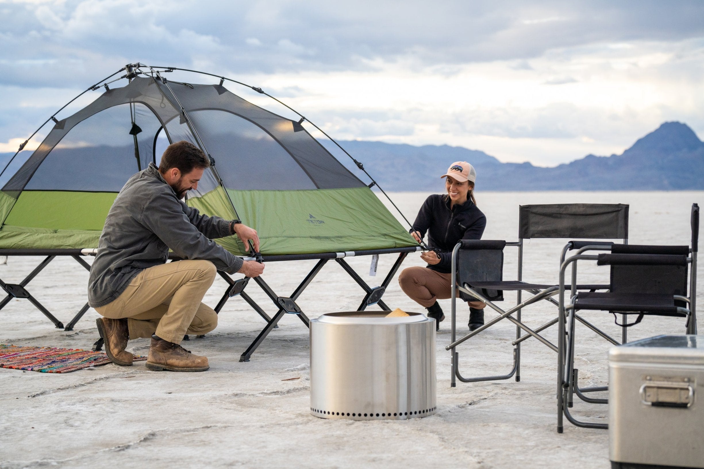 Combo 4 - Casa de Campaña "Vista 2" y Catres "Universal XL"