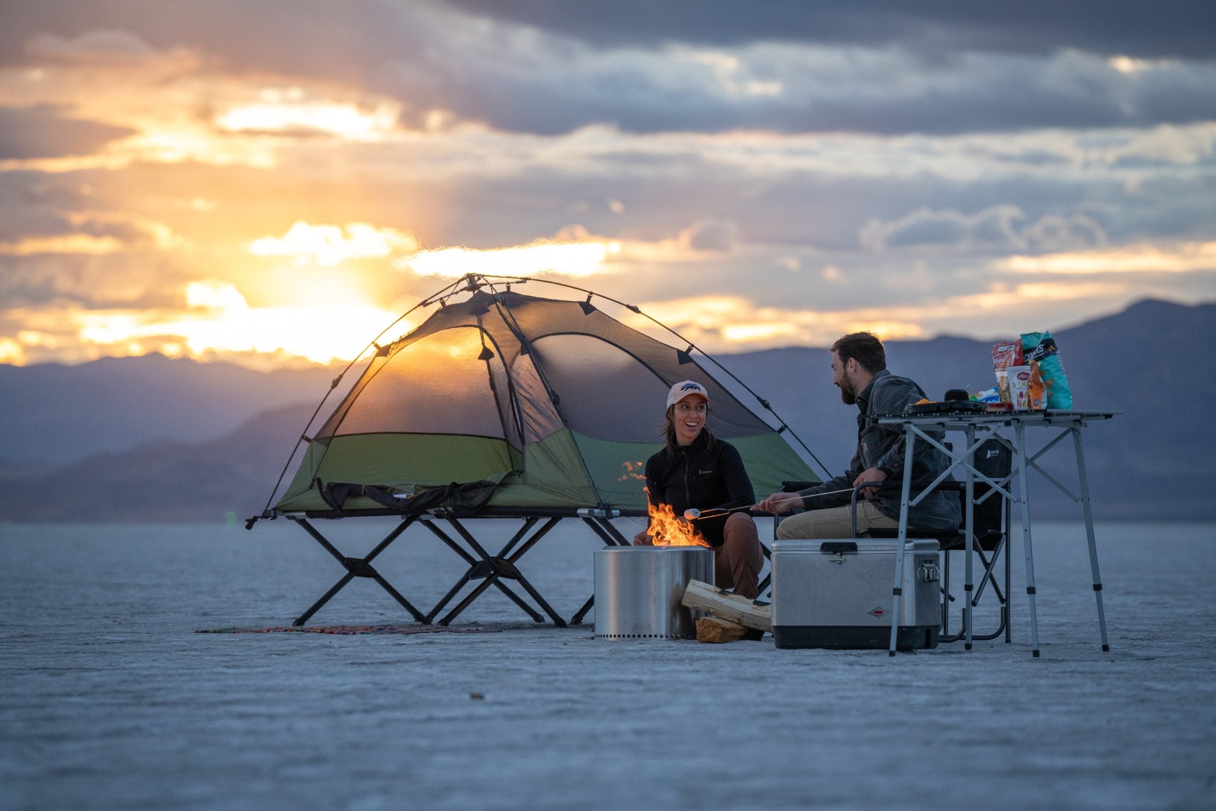 Combo 4 - Casa de Campaña "Vista 2" y Catres "Universal XL"