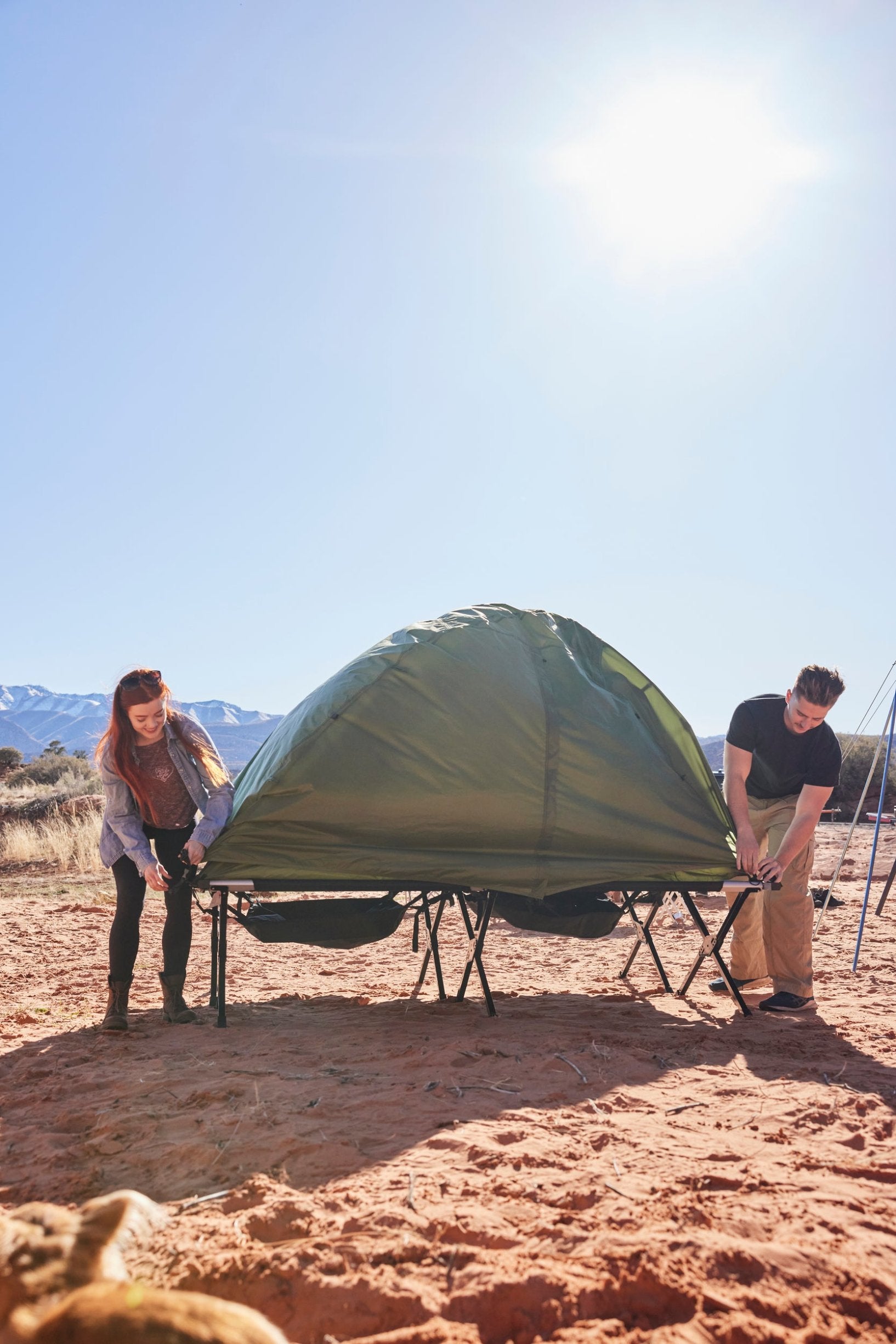 Combo 4 - Casa de Campaña "Vista 2" y Catres "Universal XL"