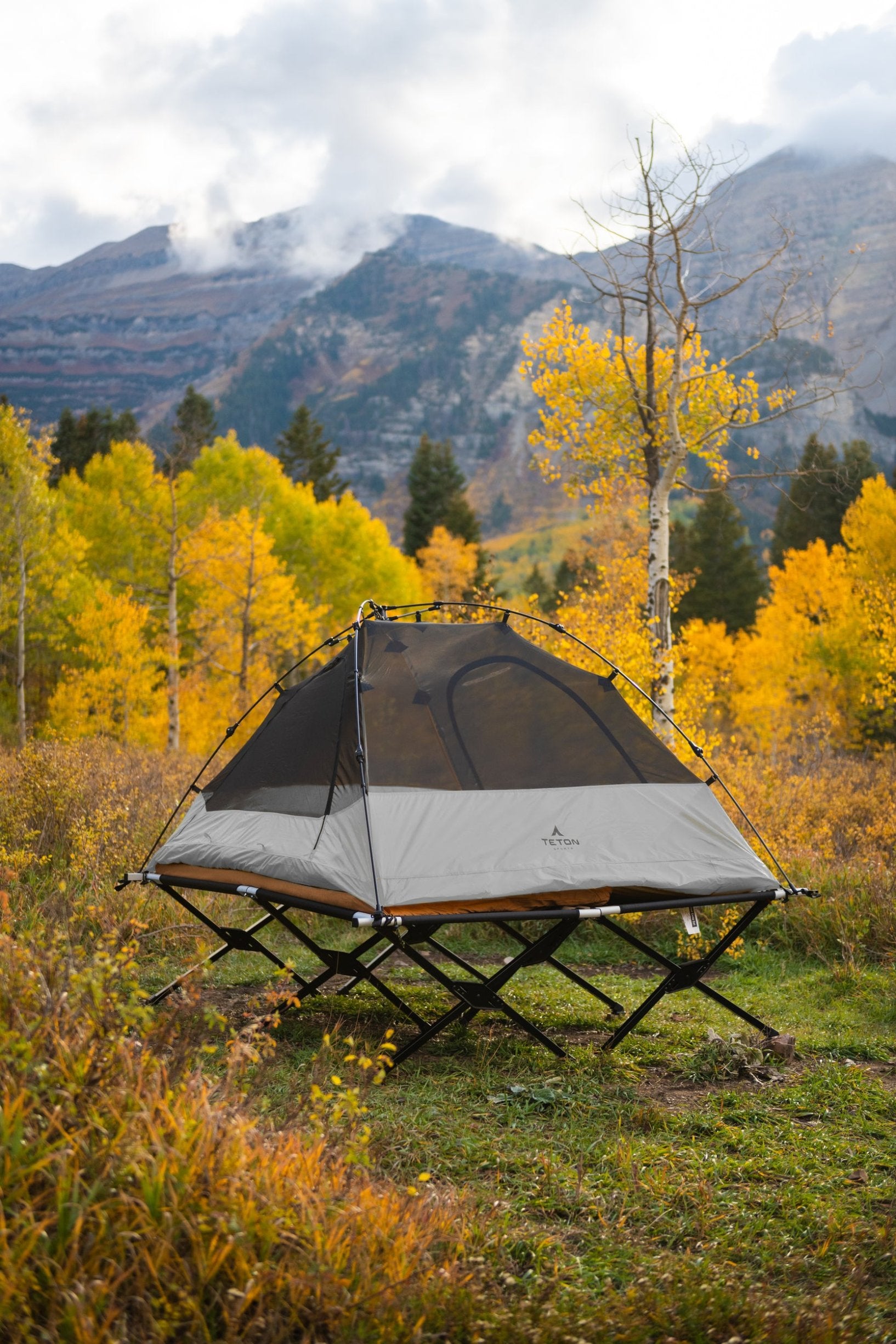 Combo 4 - Casa de Campaña "Vista 2" y Catres "Universal XL"