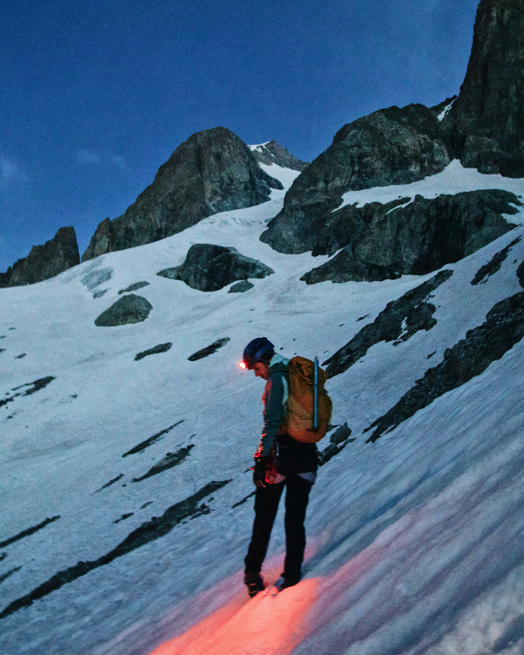 ¿Por qué subimos montañas en la noche?