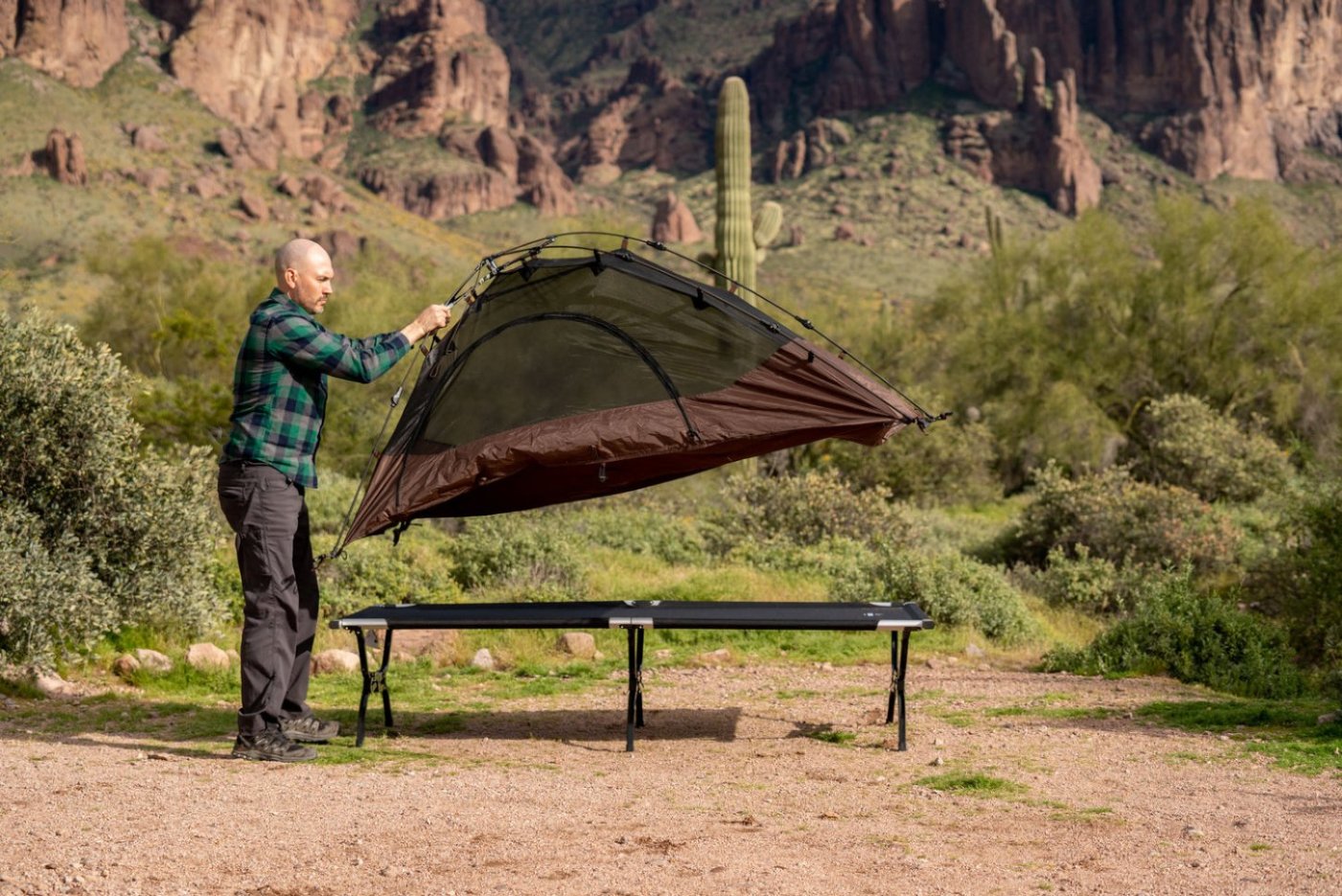 Combo "Lone Wolf" con Casa de Campaña "Vista 1" y Catre y Pad "Outfitter XXL" TETON